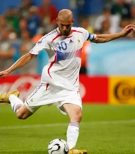 国际米兰中场核心受伤，球队实力受损的简单介绍