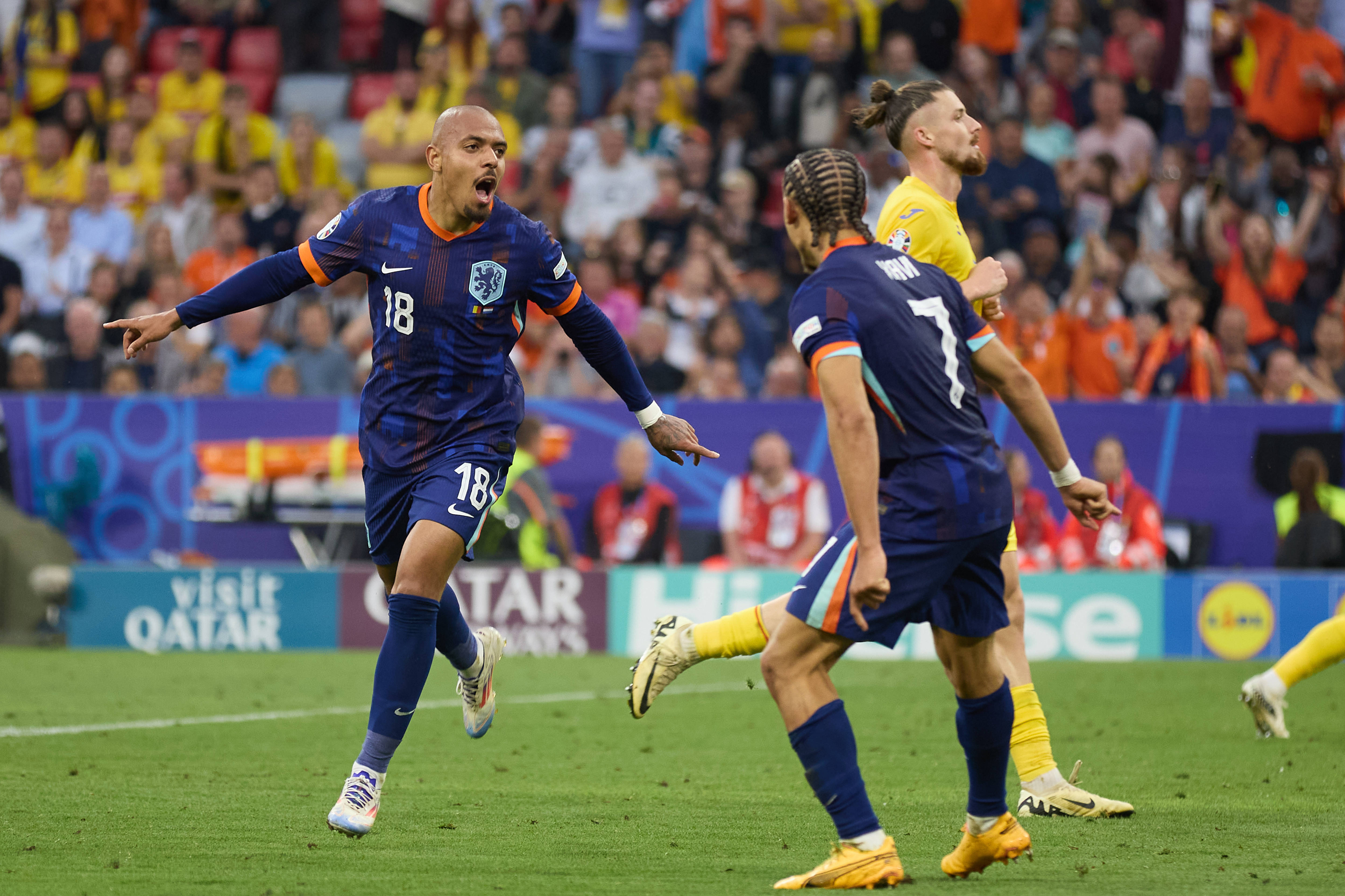 荷兰队击败劲敌，晋级半决赛