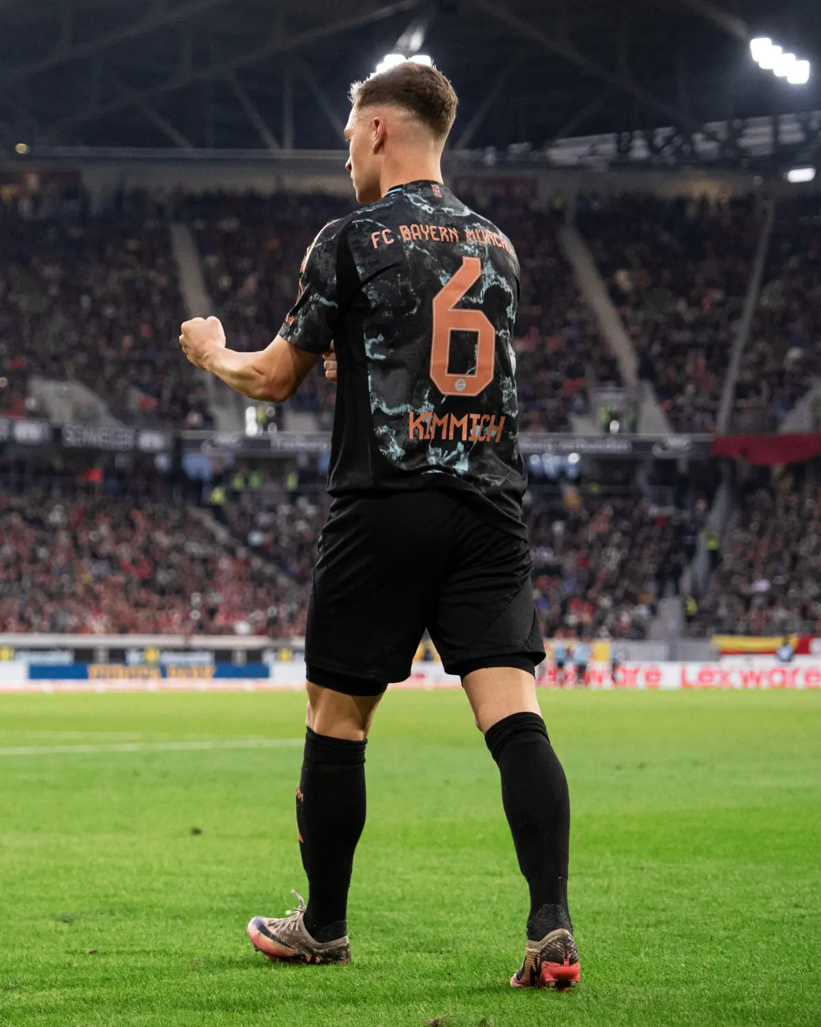 弗赖堡逆袭，挤进德甲前十行列，表现不俗的简单介绍