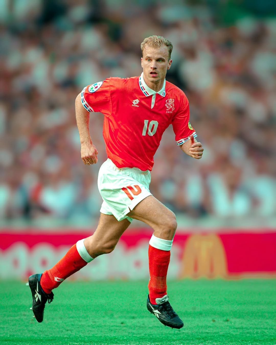 荷兰队在比赛中表现出色，取得胜利