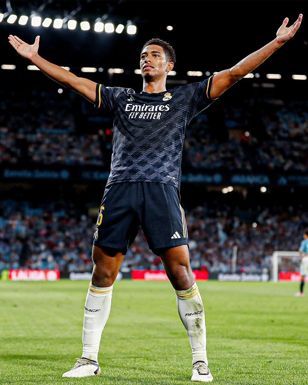 包含布里斯托城客场小胜，保持连胜的词条