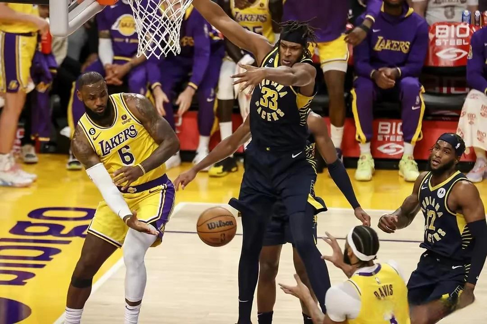 湖人战胜步行者，终结连败