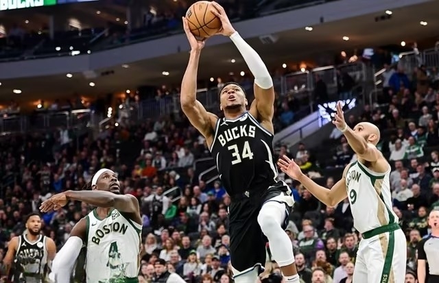 雄鹿队大胜凯尔特人队，继续保持领先