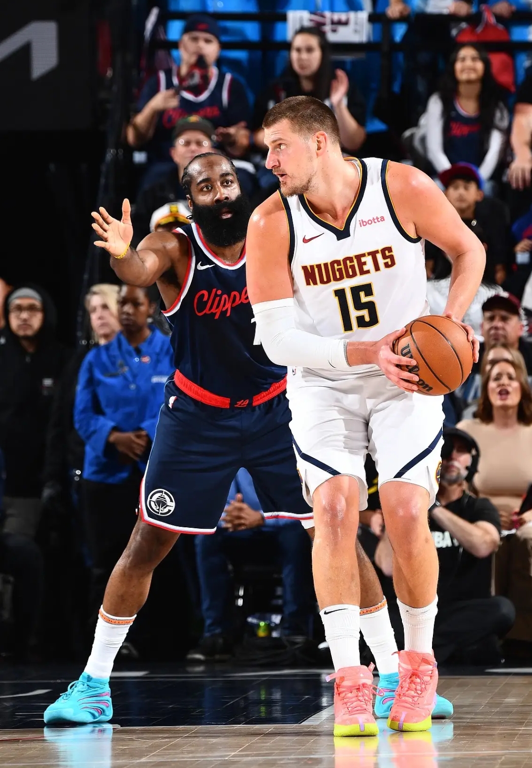 包含快船轻取篮网，哈雷尔爆发进攻火力的词条