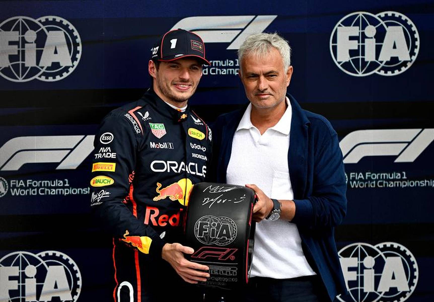 包含美国选手出人意料，逆袭夺得银牌站上领奖台的词条