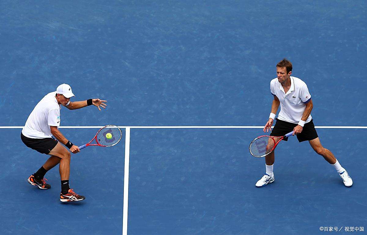 精妙球技！球员在赛场上展示非凡实力