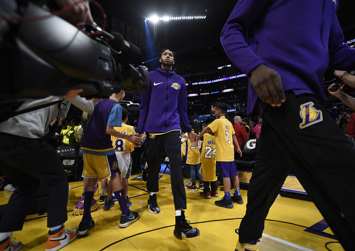 关于NBA球星勇士队后卫在球场外投入公益活动的信息