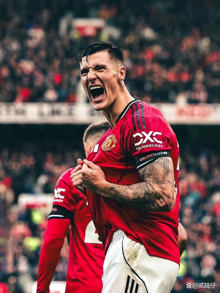 逆境挑战下的曼联主场飘红 逆境挑战下的曼联主场飘红